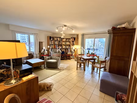 à vendre appartement t3 avec balcon  cave et box proximi