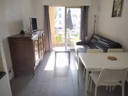 location meublée appartement 2 pièces 28 m² à saint aygulf (83370)  655 €