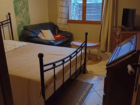 location meublée appartement 1 pièce 22 m² à solliès-ville (83210)  510 €