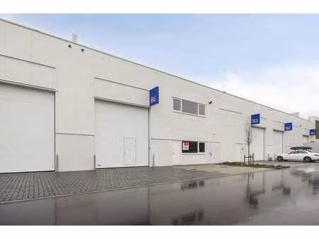 unité pme récemment construite (216 m²) à vendre près du por
