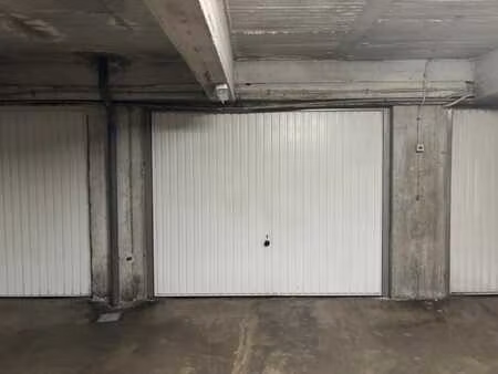 quartier réforme - garage box fermé