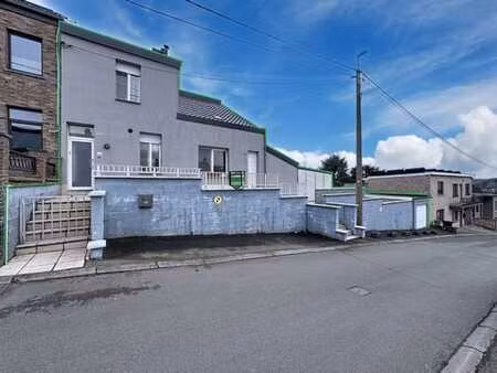 maison 3 facade  bon état  2 chambres  jardin et garage