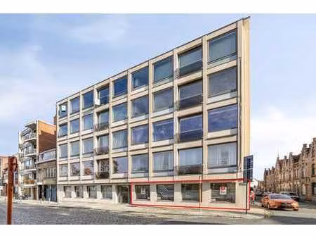 locaux commerciaux polyvalents (180 m²)