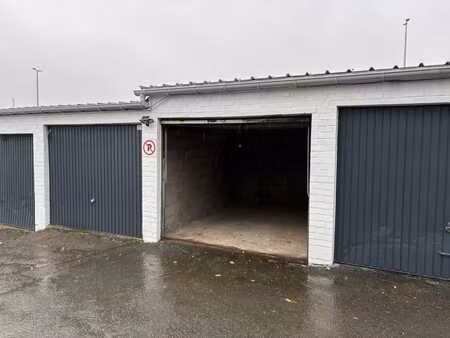 garage box - a louer/ te huur / for rent