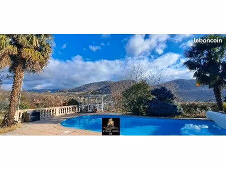 villa 5 pièces 150 m²