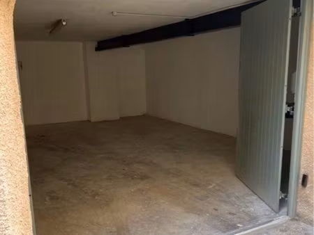 pour 1 moto : loue place de parking dans un garage