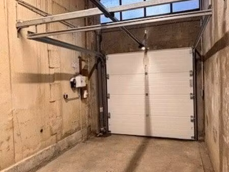 loue grand garage et/ou local stockage