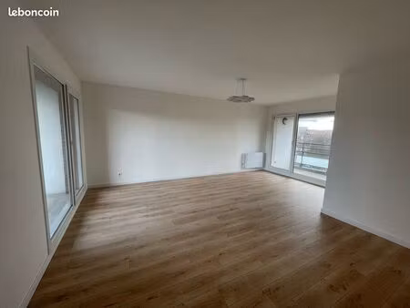 t3 rénové 75 m² – 2 balcons – ascenseur – parking – résidence sécurisée