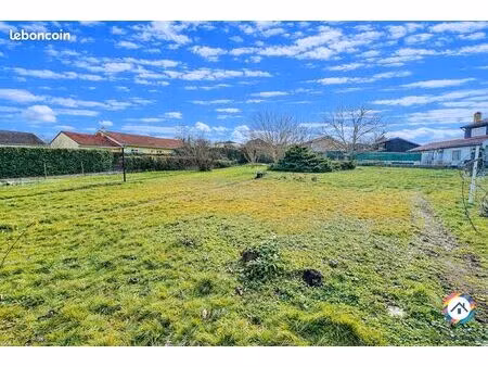 terrain 656 m² massieux