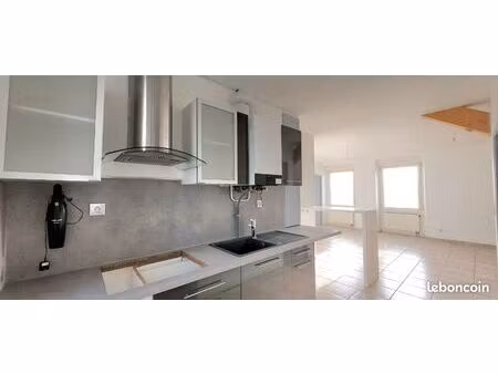 t2 rénové avec cave et parking