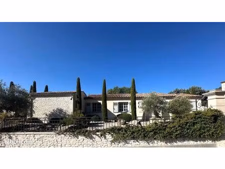 villa de standing avec piscine et studio pmr