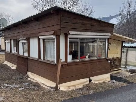 mobil-home en face des pistes de ski à auron