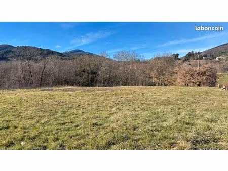 terrain 1 032 m² rocher