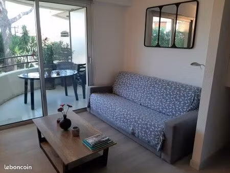 joli studio meublé dans résidence de standing parc et piscine