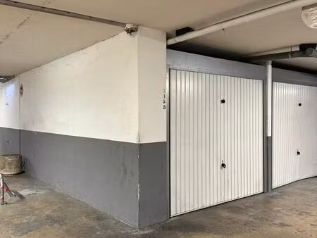 parking box fermé très sécuriser