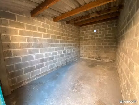 grand garage 15 m² centre montluçon pour location