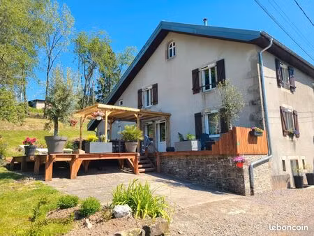 ferme de 1832 rénovée 3 chambres terrain 4200m² source  ruisseau