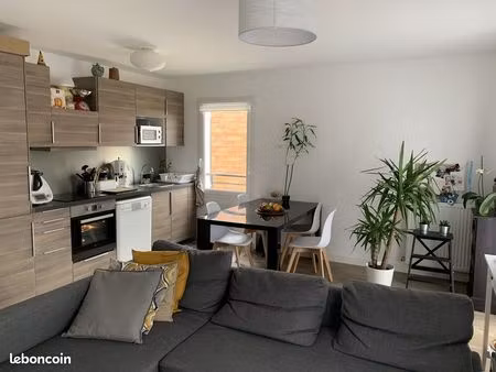 f3 62m² 2 parkings st pierre du perray : 1053 35 cc