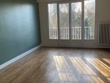 vends appartement f2   46 m2  charleville  idéalement placé et au calme