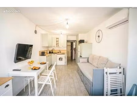 petit t2 climatisé - port leucate -vue sur le port