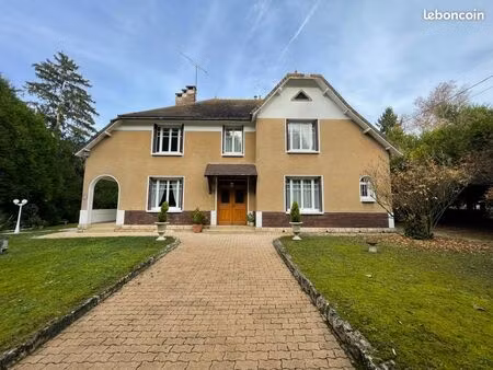 propriété 10 pièces 254 m²