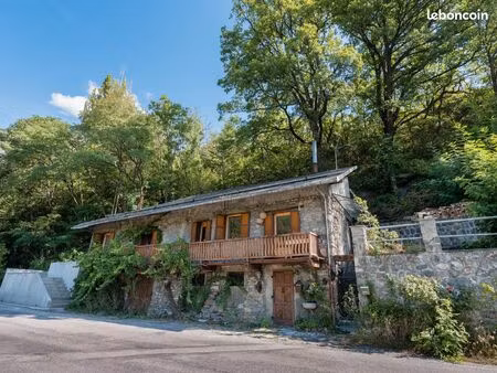 maison rénovée avec jardin et terrasse – châteauroux-les-alpes