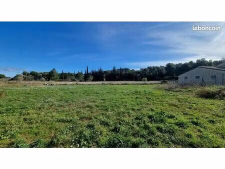 terrain 1406 m² escales