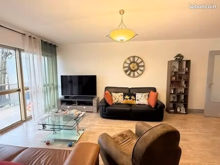 exclusif - superbe f5 avec terrasse plein sud et place de parking en centre ville