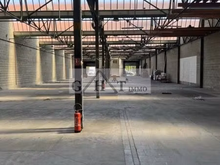local industriel 1 635 m²