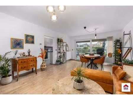 appartement rénové avec terrasse à sint-pieters-leeuw!