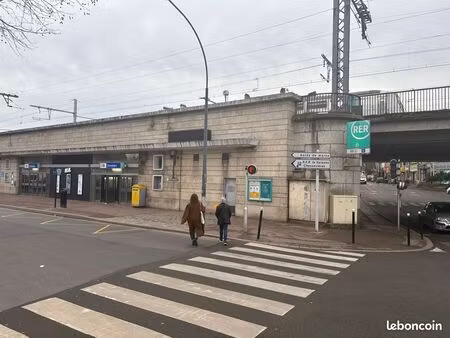 boutique 54 m² st maur des fosses