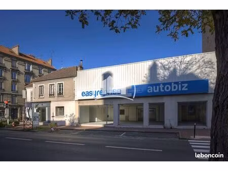 local 926 m² saint-maur-des-fossés