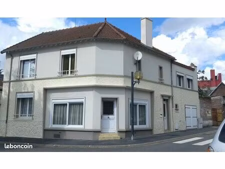 maison de ville  bien située  habitable de suite