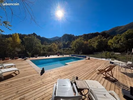 villa provençale avec piscine neuve et parcelles constructibles