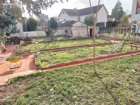 terrain 353 m² sens