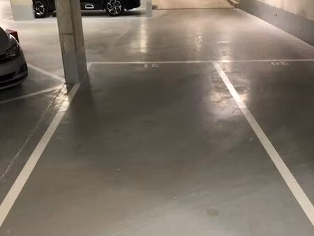 place parking souterrain sécurisé