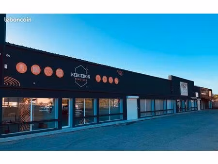 local commercial avec vitrine de 151 m² situé sur la rd86 prêt à être exploité
