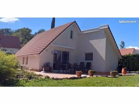 maison 75 m2  sur parc avec piscine  tennis  etc