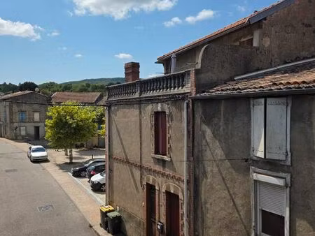 maison de village propre