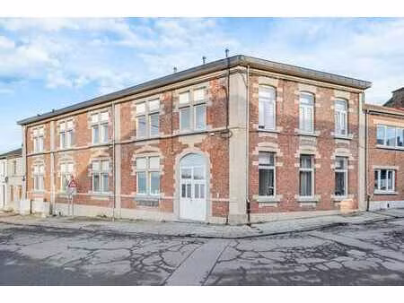 superbe immeuble de rapport entièrement rénové et bien loué!