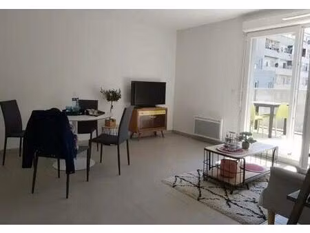 location appartement 3 pièces 67 m² à marseille 3 (13003)