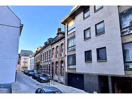 appartement une chambre avec garage au centre de mons