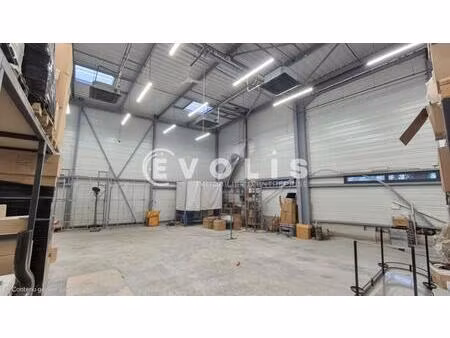 a louer - 2 batiments independants : 543 m² et 388 m²