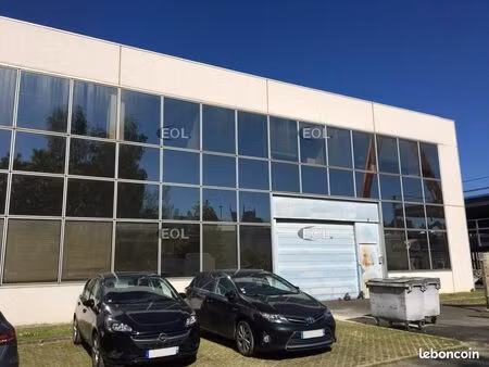 local industriel 1 056 m²