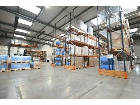 local logistique 2 242 m²