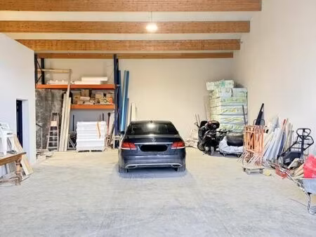 local d'activité 261 m²