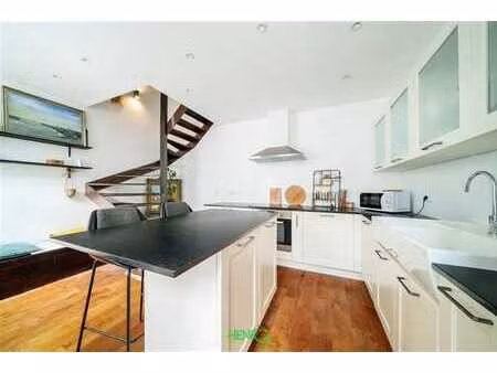 idéalement située dans le centre-ville.