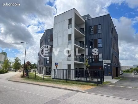 bureaux 904 m²