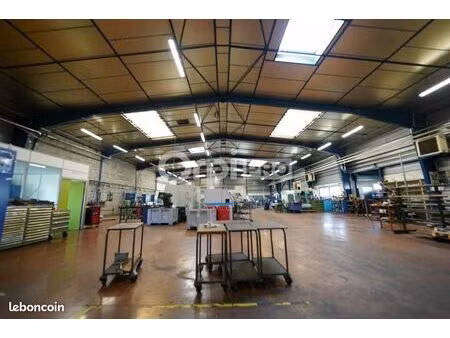 local d'activité 1 040 m²