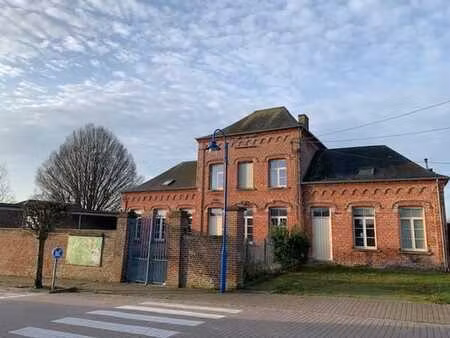 ancienne école  crèche  conciergerie  jardin sur 11a 85ca
